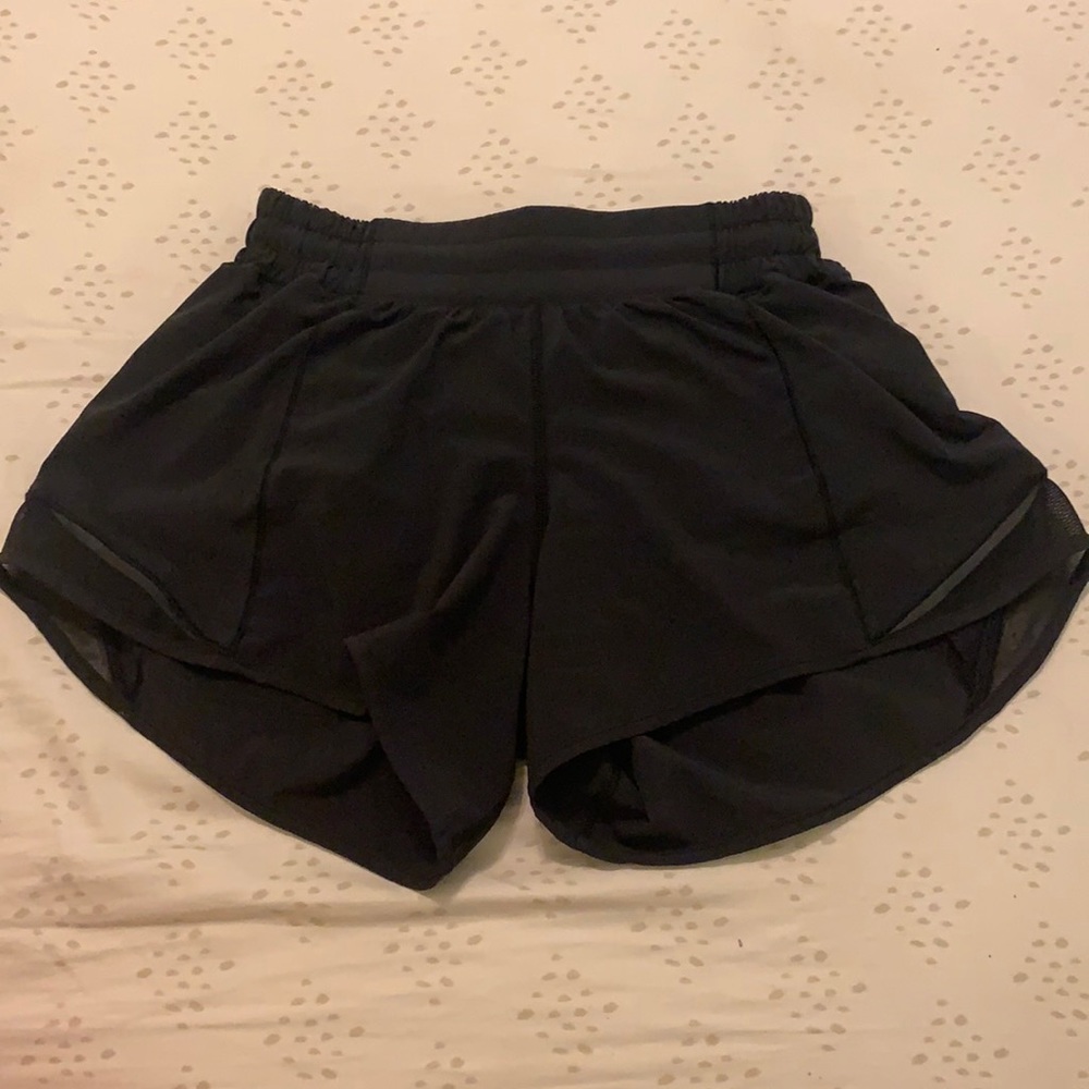 Lululemon size 4 hotty hot shorts, 4 inch